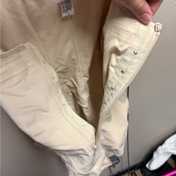 Compression shape wear - Picture 3 of 4